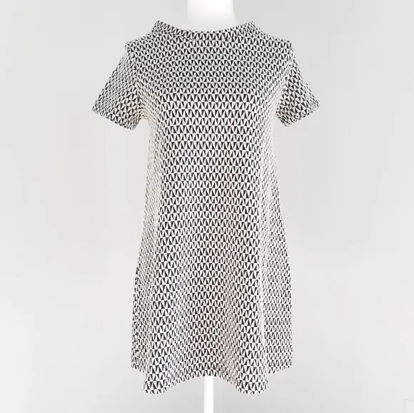 zara dress winter Girl Long-Sleeve Peasant Black & White Floral Size 4-5 Years Zara | Dresses | Zara
